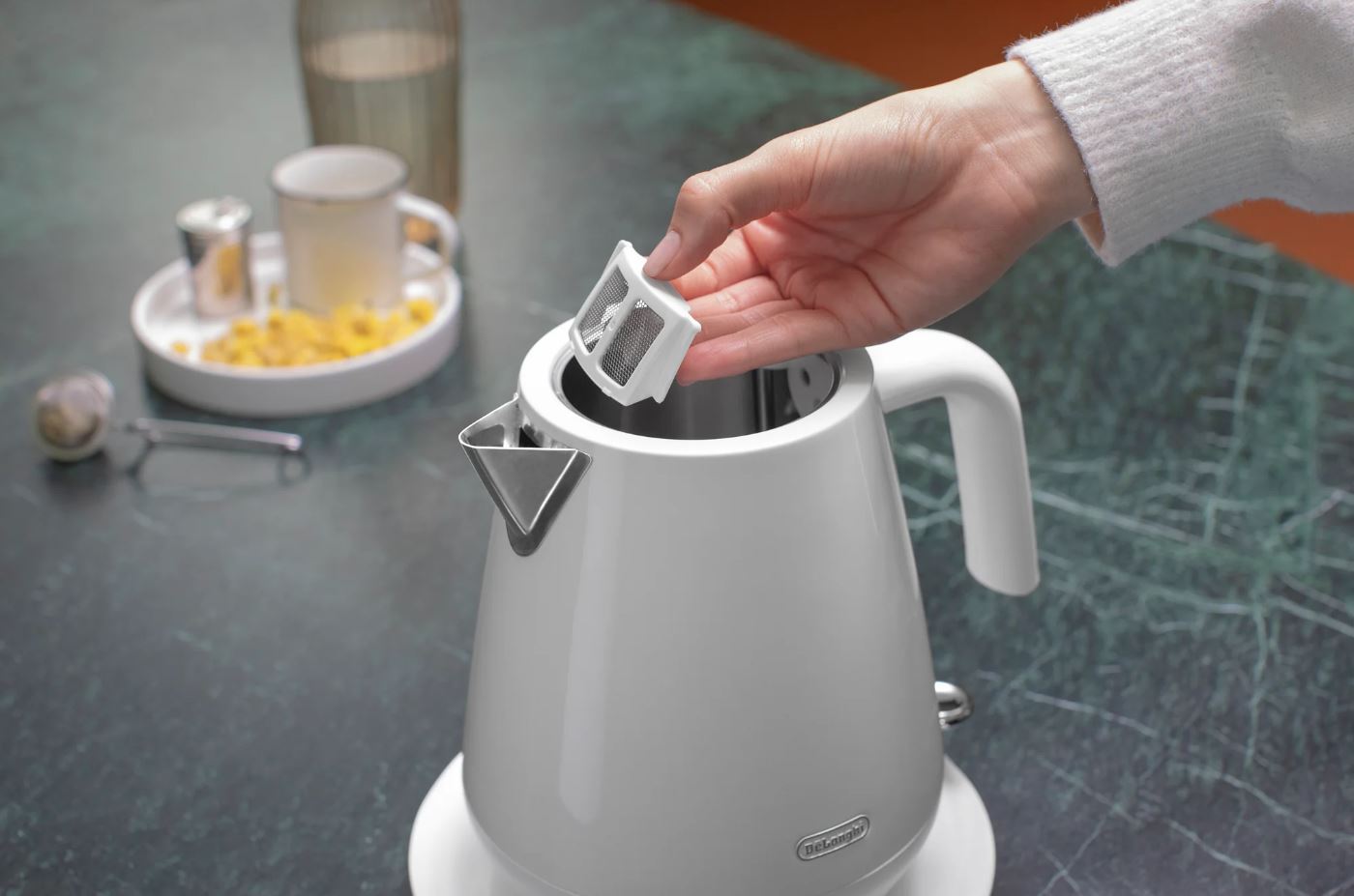Delonghi Eclettica 1 - 7L White Kettle KBY2001W - Metro Homecentre Menlyn