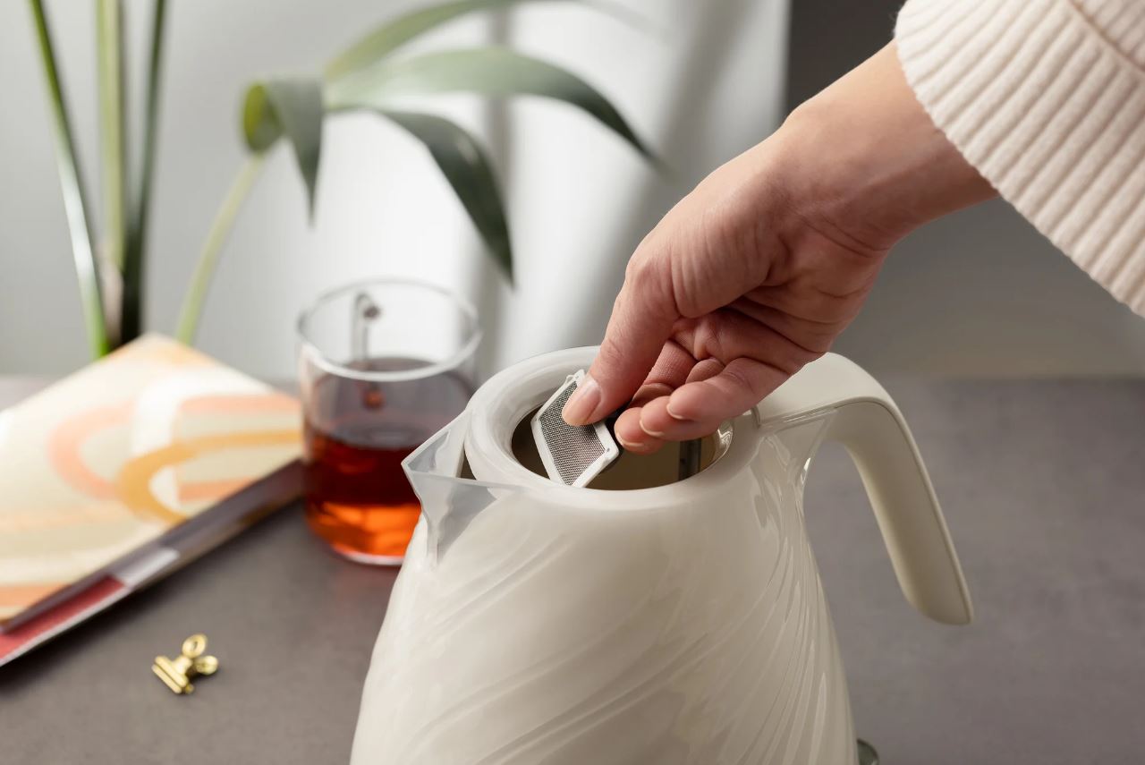 Delonghi Beige 1 - 7L Cordless Kettle KBDS3001CR - Metro Homecentre Menlyn