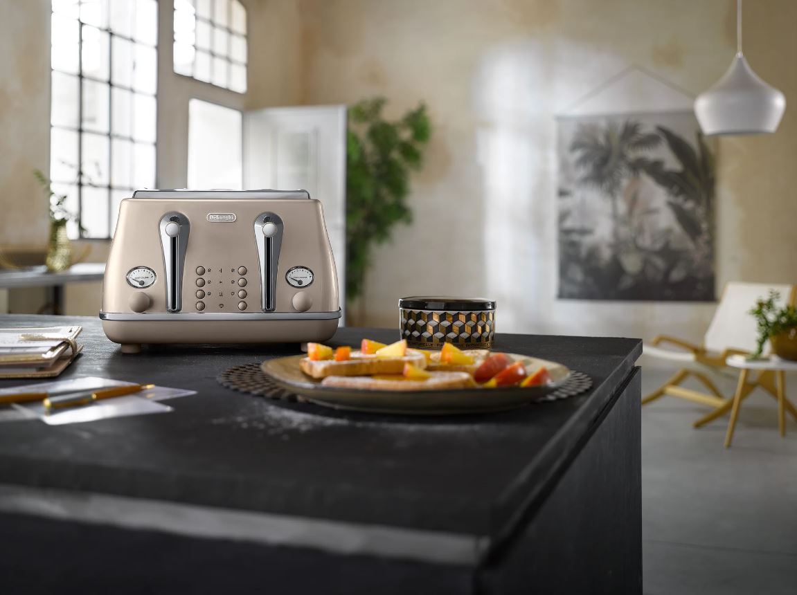 Delonghi Icona Beige 4 Slice Toaster CTOT4003BG - Metro Homecentre Menlyn