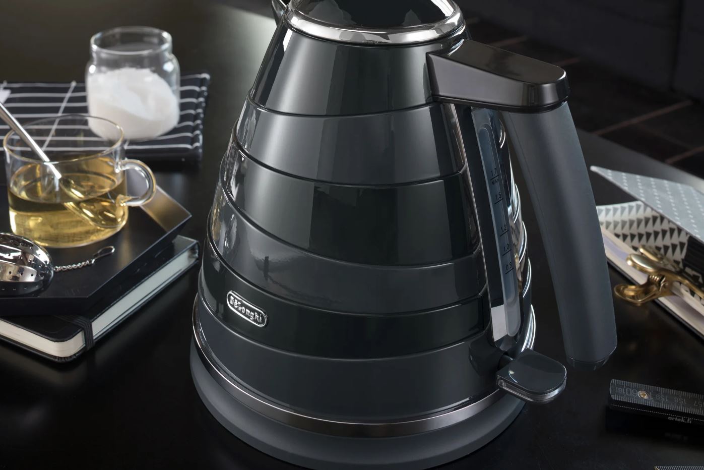 Delonghi Avvolta Black 1 - 7L Kettle KBAC3001BK - Metro Homecentre Menlyn