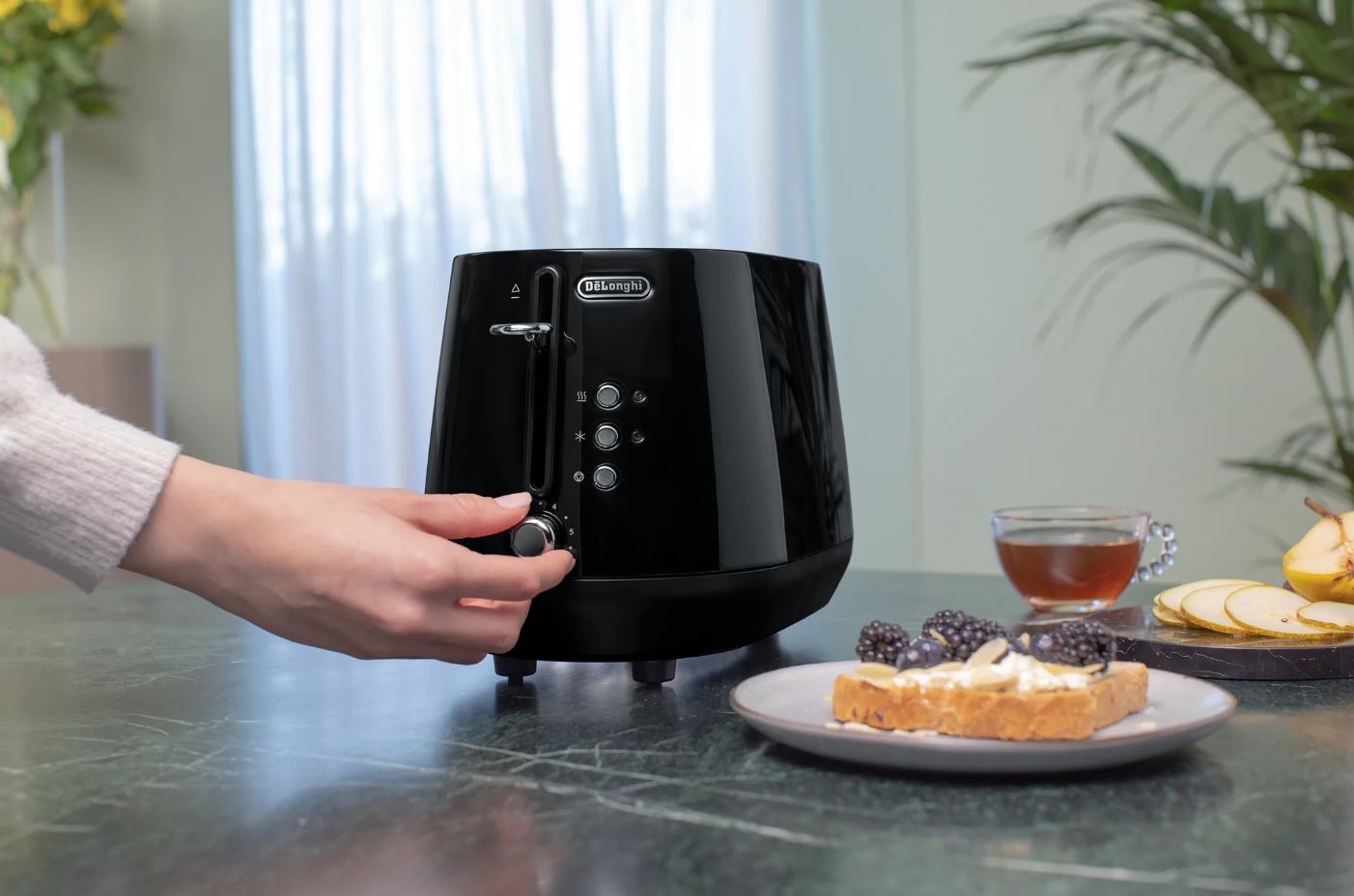 Delonghi Eclettica White 2 Slice Toaster CTY2103W - Metro Homecentre Menlyn