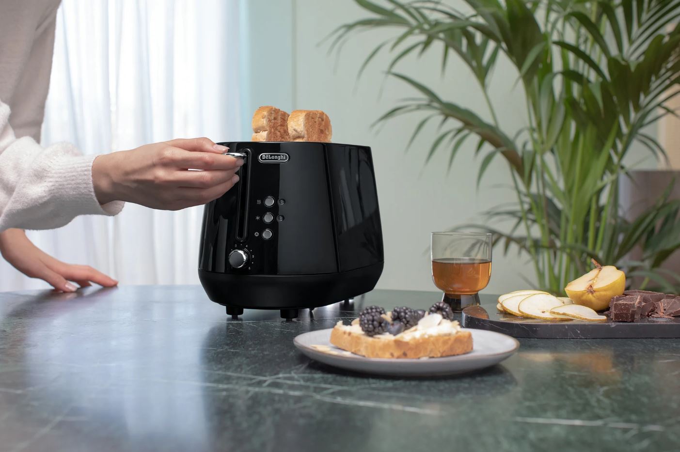 Delonghi Eclettica Black 2 Slice Toaster CTY2103BK - Metro Homecentre Menlyn