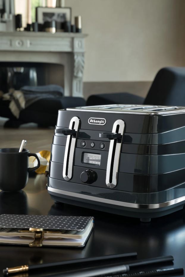 Delonghi Avvolta Black 4 Slice Toaster CTAC4003BK - Metro Homecentre Menlyn