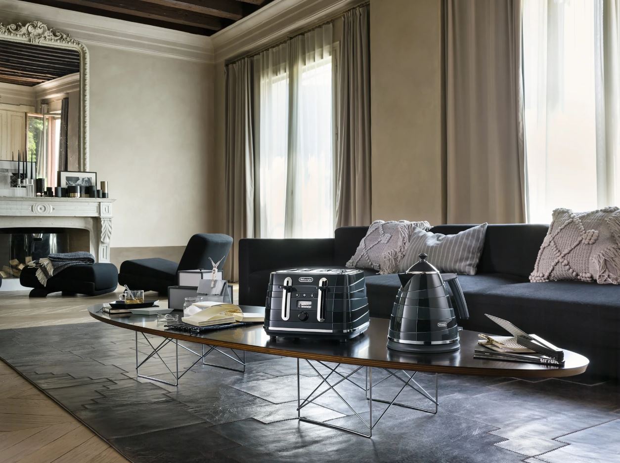Delonghi Avvolta Black 4 Slice Toaster CTAC4003BK - Metro Homecentre Menlyn