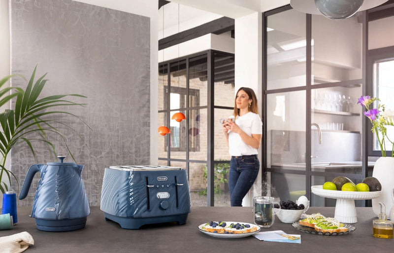 Delonghi Silk Blue 1 - 7L Cordless Kettle KBDS3001BL - Metro Homecentre Menlyn