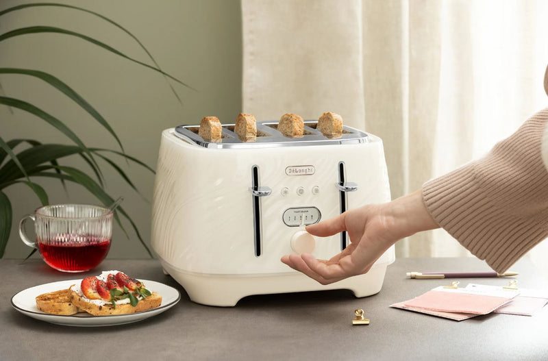 Delonghi Silk Beige 4 Slice Toaster CTDS4003CR - Metro Homecentre Menlyn
