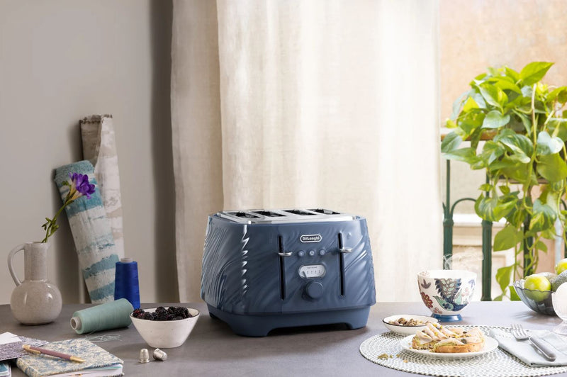 Delonghi Silk Blue 4 Slice Toaster CTDS4003BL - Metro Homecentre Menlyn
